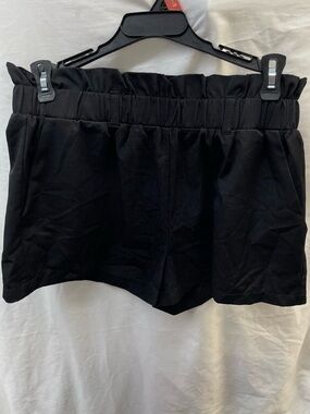 Charlotte Russe Black High-Waist Paperbag 2pocket Shorts  ladies sz M
